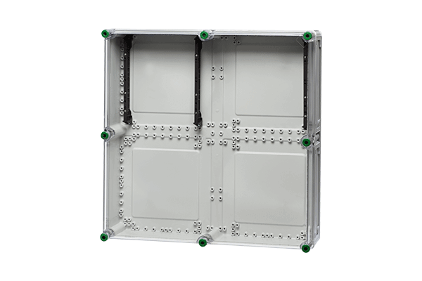 Sammelschienenhalter aus Polycarbonat, mit den Maßen 60 x 60 cm, hinter einem transparenten Hintergrund.