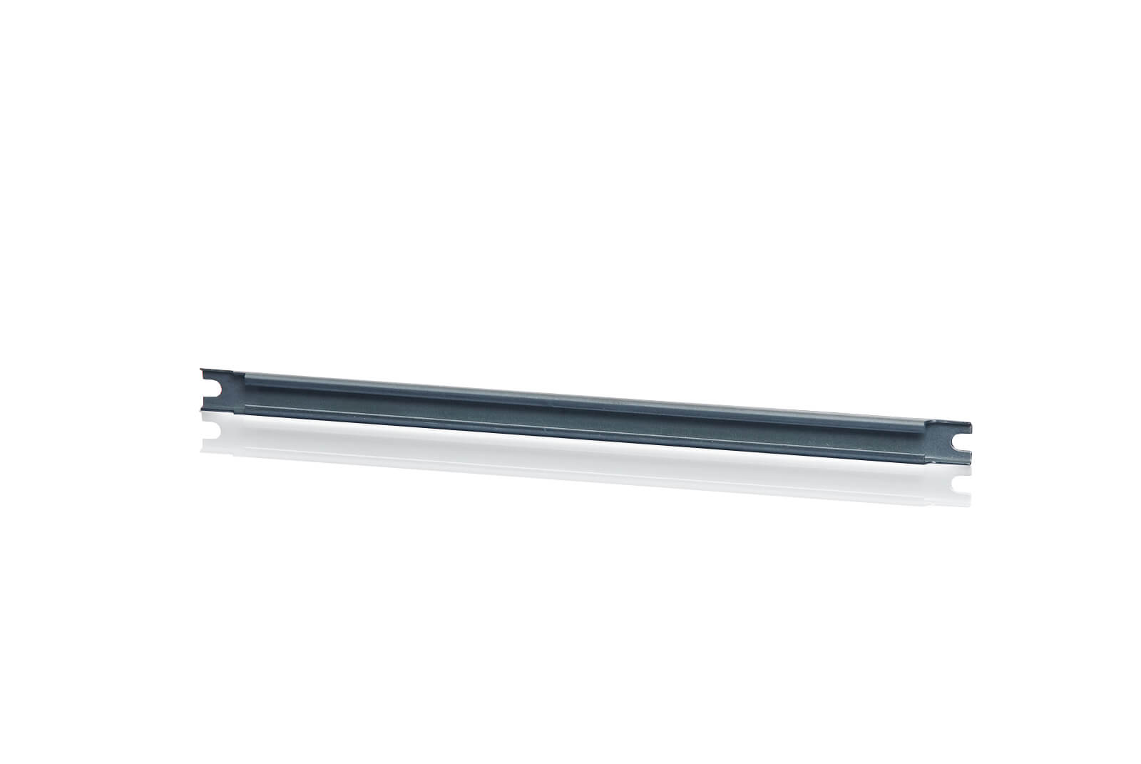 Eine 27,5 Zentimeter lange C-Profilschiene aus feuerverzinktem Stahl für die Isolierstoffverteiler ICS65.