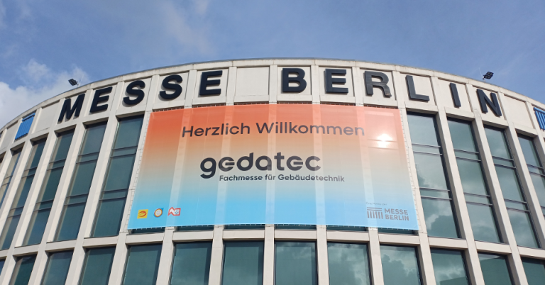Eine der Berliner Messehallen in der die gedatec 2025 stattgefunden hat.